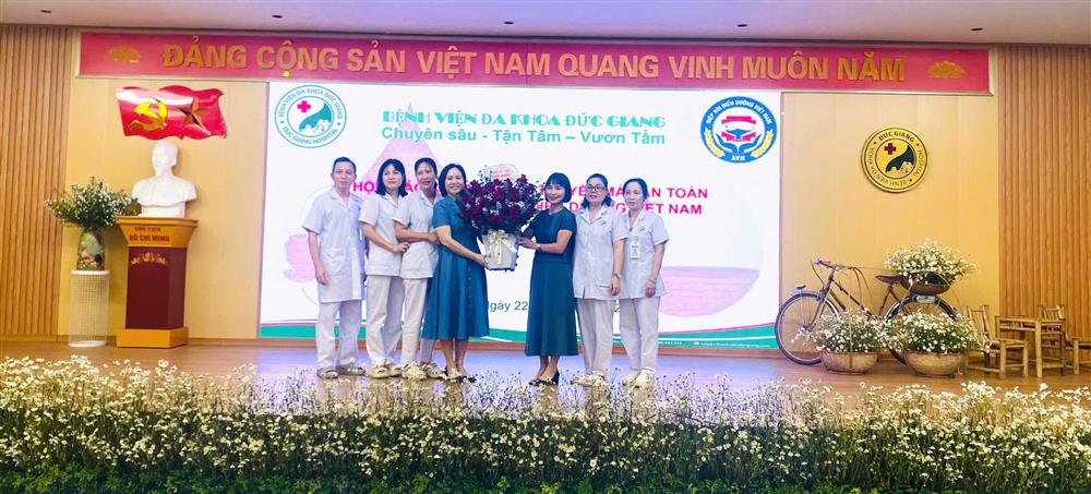 Hội thảo khoa học “An toàn truyền máu” – Dấu ấn ý nghĩa nhân kỷ niệm 35 năm Ngày thành lập Hiệp hội Điều dưỡng Việt Nam 